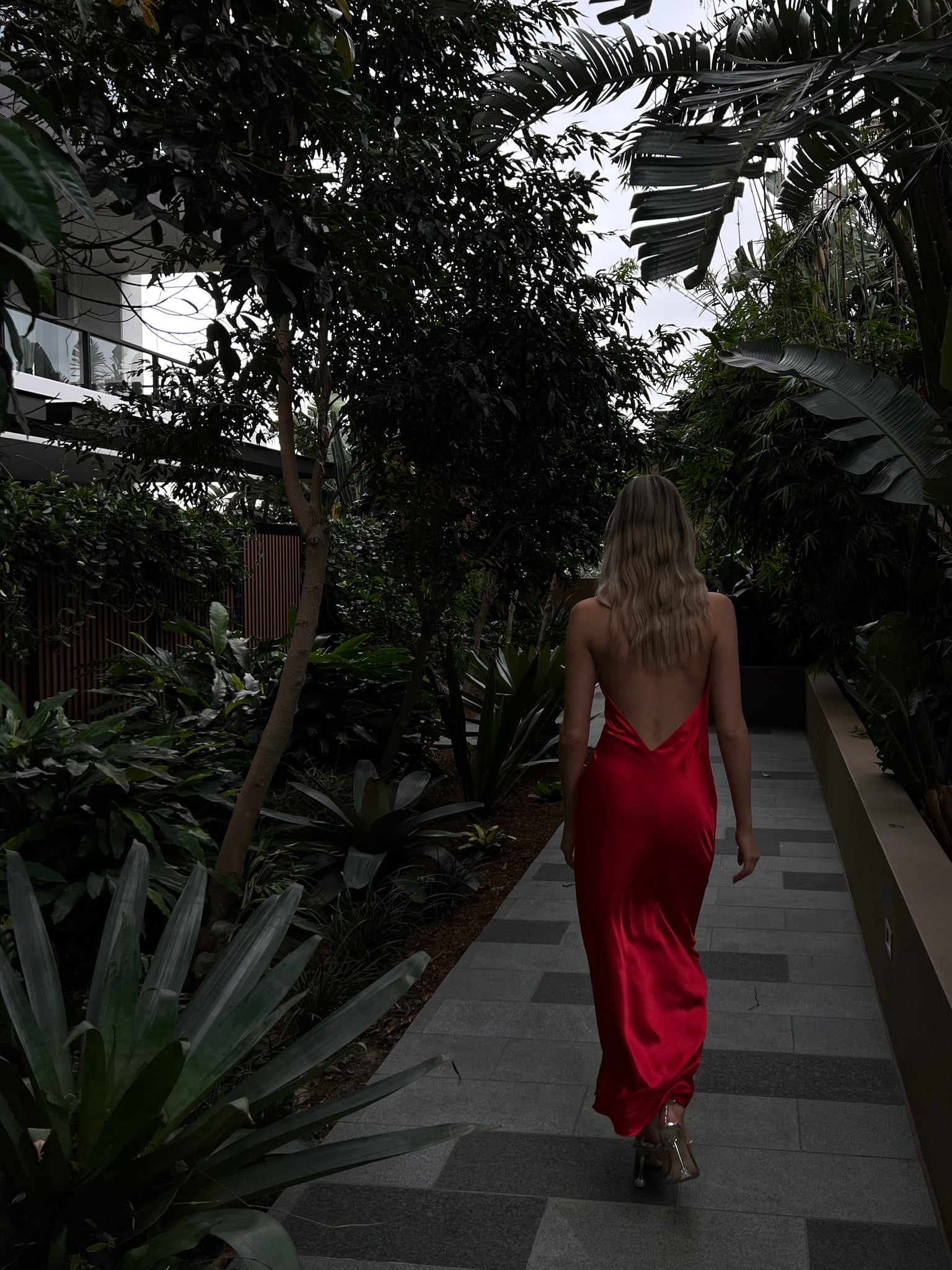 RED CROSSOVER MAXI